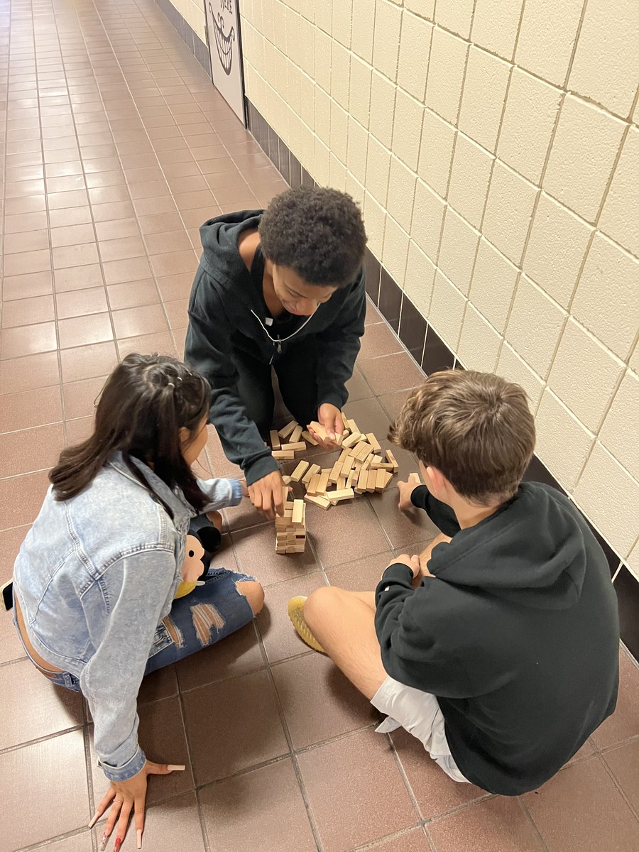 NewCaneyHS's tweet photo. Mrs. Sizemore’s classes are reviewing the Spanish alphabet, numbers and adjective while building connections through various games used as an engagement and learning strategy. Way to go Eagles! #ncisd #ExpectExcellenceNCHS #NCHS_Eagles #lote #ncisdmultilingual https://t.co/RI7YmT4EzR