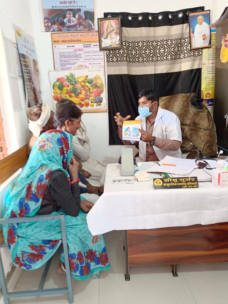In hard times, #family comes out to be the biggest support ✅
Here's a glimpse from HWC Jharpai, #MadhyaPradesh as CHO provides counseling on TB family care model developed with support from @USAID_NISHTHA and <a href="/NooraHealth/">Noora Health</a>.
<a href="/usaid_india/">USAID India</a> <a href="/DrRaghuramRao/">Dr Raghuram Rao</a> @AyushmanHWCs <a href="/TbDivision/">Central TB Division | #TBMuktBharat</a>