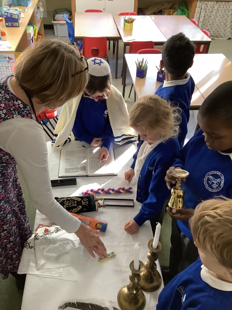 GoosewellP's tweet photo. #Year1 were delighted to welcome a visitor from the @pcfcd_updates last week, who talked to the children about the Jewish faith, and the objects &amp; prayers that are so important to the religion.

Thank you for coming to visit us 😊 https://t.co/cXJIAtytzH
