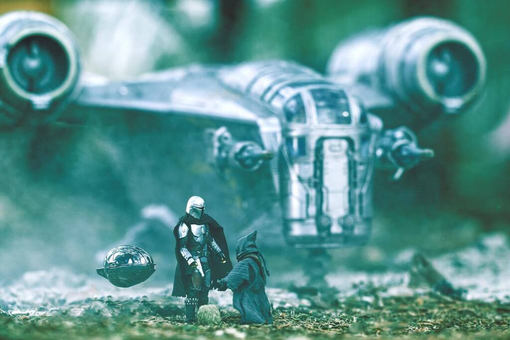 Mando and a Jawa 
__________________________________
#mandomonday #starwarstimeshow #hasbropulse #themandalorian #grogu #swtvc #razorcrest #starwarstoypix 
__________________________________
#toytribe #toycreativity #toyplanet #actionfigurephotography #h… instagr.am/p/CnwuKYGuiZi/