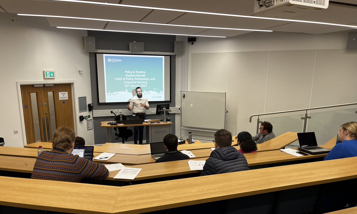 We are delighted to welcome <a href="/KirkleesCouncil/">Kirklees Council</a> Head of #Policy, Partnerships &amp; #Corporate Planning <a href="/StephenBonnell/">Stephen Bonnell</a> onto campus today to talk to our students about local level #social policy.