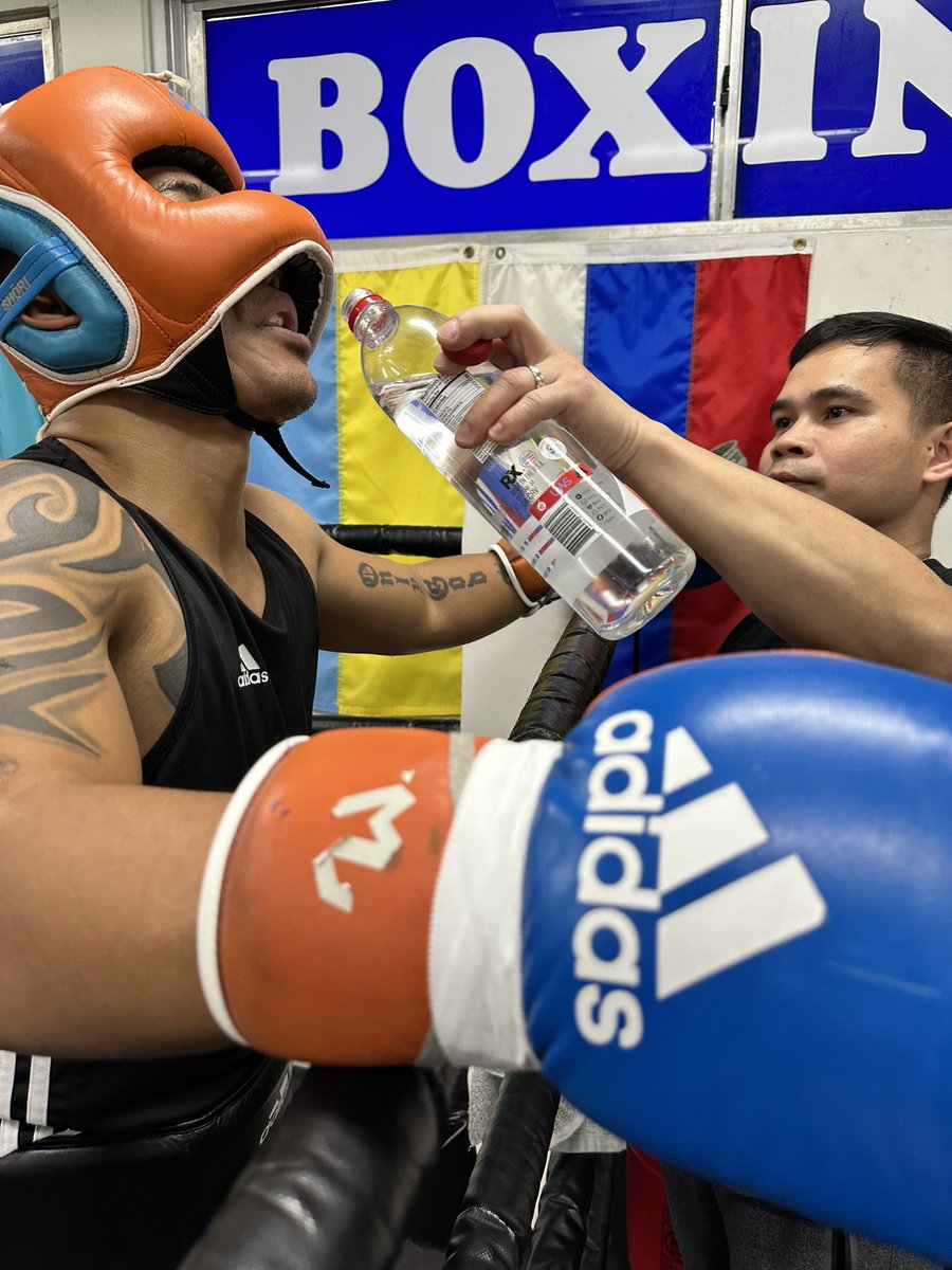 TheRealMGesta's tweet photo. #MondayMotivation to always stay hydrated for sparring!  Let’s go 👊🏽💦 #RXWater #TeamRX #Boxing #AdidasBoxing #Sparring

#teaMGesta #TeamSomodio #WildCardBoxing #SparringDay

@WildCardBoxing1 @adidas @AdidasCombatUSA @Micheladatime @mrboxingguru @DrinkRxWater 

📸 @NeilMacasadia https://t.co/UvQ1D5mLGx