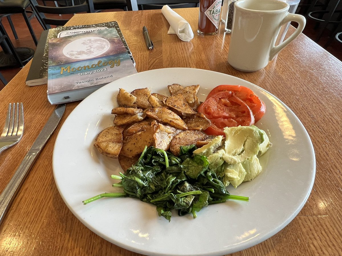 BethTerrence's tweet image. Starting my ♒️ birthday with a delicious #vegan breakfast at a favorite local cafe, and #writing #morningpages and in my @yasminboland #2023 #moonology #journal. Then heading to my spot for a #labyrinth walk. #Aquarius #Annapolis #Eastport #tuningin #newyear #newmoon #visioning