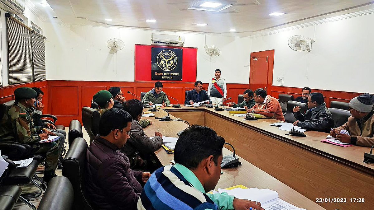 Today a meeting was held by District Ganga committee under chairmanship of  CDO Mr sipu giri and DFO Mahveer Kaujlagi .DPO Aesha singh from NYK prayagraj attended the meeting and told about the present status of Project Namami Gange and other ongoing activities.