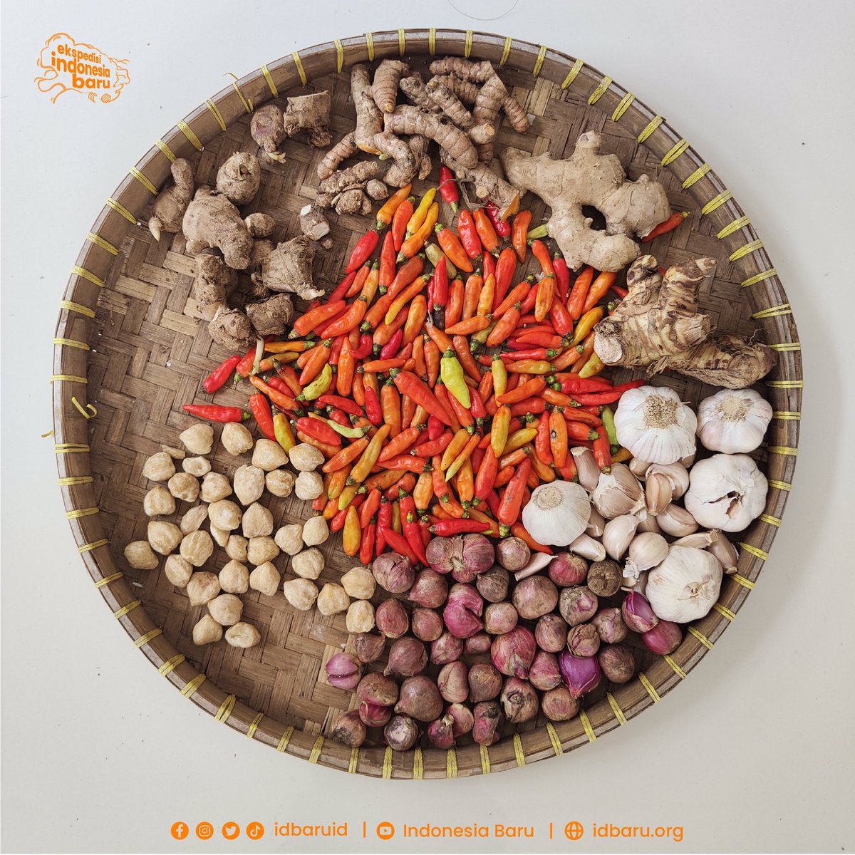 idbaruid's tweet photo. Rempah sebagai Jembatan Akulturasi Kuliner Tionghoa dan Indonesia
#BaseGenep #Imlek #Tionghoa #Indonesia #idbaruid #Kulinerindonesia #Rempah #tahunbaruimlek #Filmdokumenter #Filmrempah https://t.co/wLzpq6gIg3