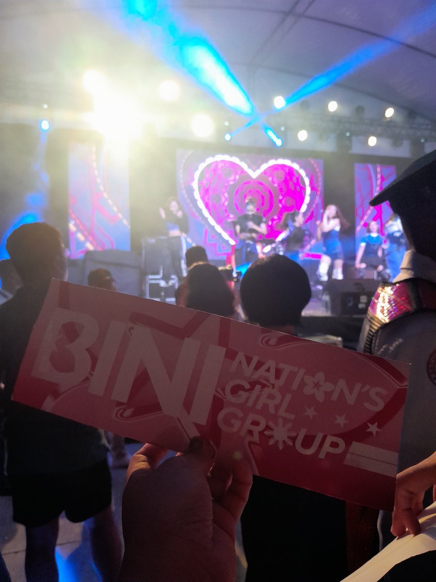 ppoppychandi's tweet image. So yeah literal na nakipagsiksikan ako sa crowd para lang makarating sa harap before sila magperform and I eventually lost my voice kakasigaw last night but omg worth it po lahat, I'm cryingg 😭😭😭 @BINI_ph 

#BINIatGlobeDinagyang
