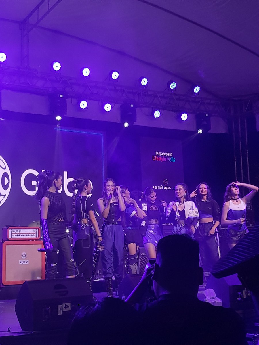 ppoppychandi's tweet image. So yeah literal na nakipagsiksikan ako sa crowd para lang makarating sa harap before sila magperform and I eventually lost my voice kakasigaw last night but omg worth it po lahat, I'm cryingg 😭😭😭 @BINI_ph 

#BINIatGlobeDinagyang