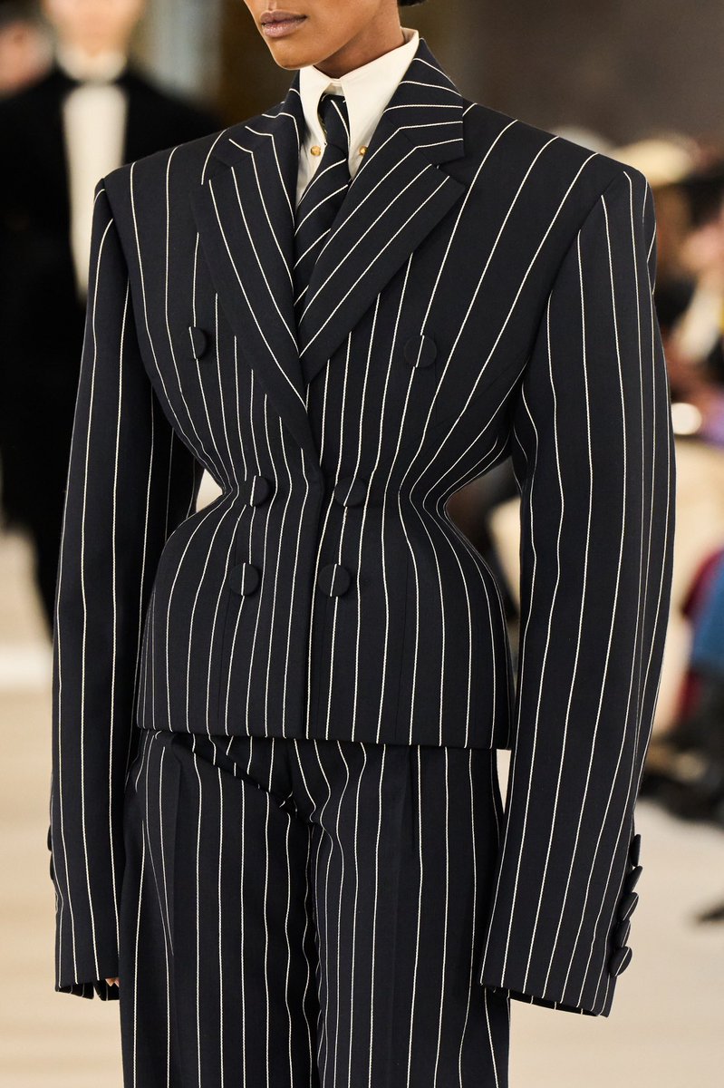 honsooI's tweet photo. schiaparelli's silhouettes… we love you daniel roseberry https://t.co/1zdJ8xL7RD