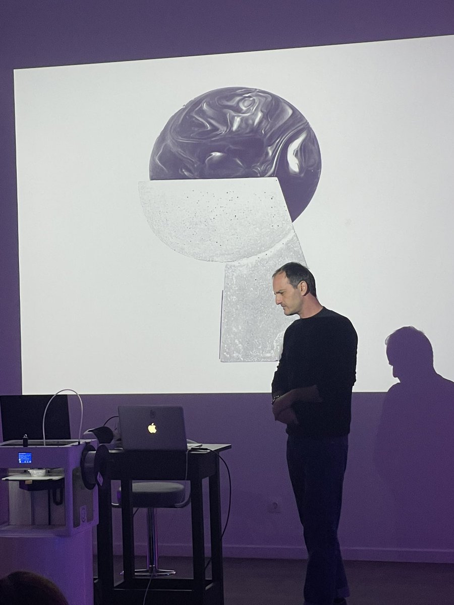 What are the limitations and strengths of the creative process when technology is the medium of the artist? 👾 ❓ 
Multidisciplinary designer  Nikos Athanasopoulos answered this and many other questions through a demonstration of the designing process of his artworks in VR.