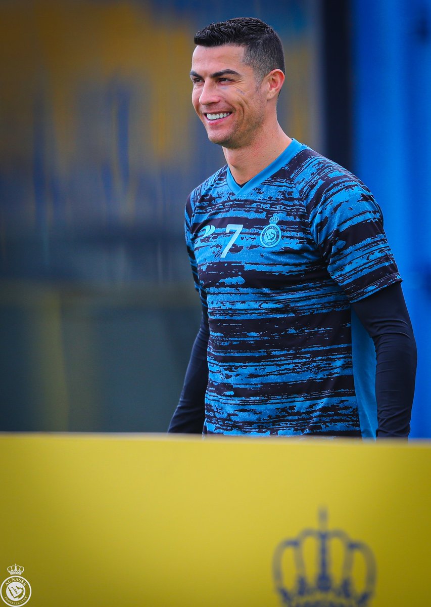 لاعب نادي #النصر 🔥
كريستيانـو رونـالـدو 👑