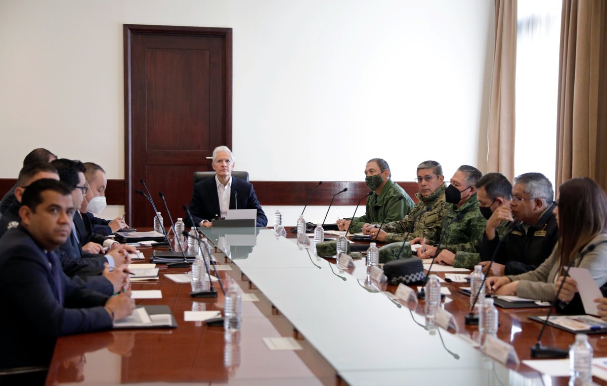 En reunión con el Grupo de Coordinación Territorial para la Construcción de la Paz del #Edoméx. La seguridad es nuestra mayor prioridad.