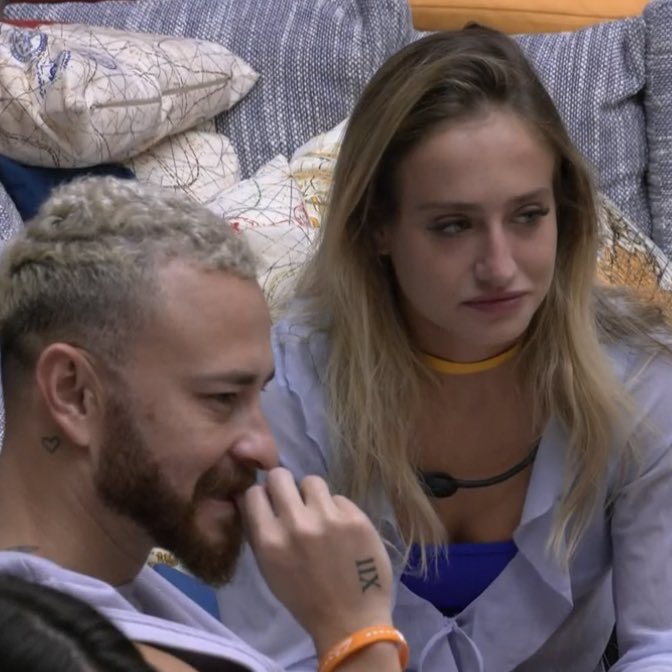 choquei's tweet photo. Bruna está chorando depois de ler a mensagem que Key mandou para o Gustavo, agradecendo o respeito e disse que tem coisas que não se brinca #BBB23 https://t.co/cKIgMxYlBW