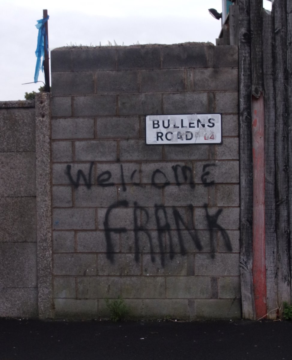 ToffeeTracks's tweet image. Anyone knows what happened to this sign/what is written there today, or has a more recent snap? (this was taken in October) #EFC #bullensroad #franklampard