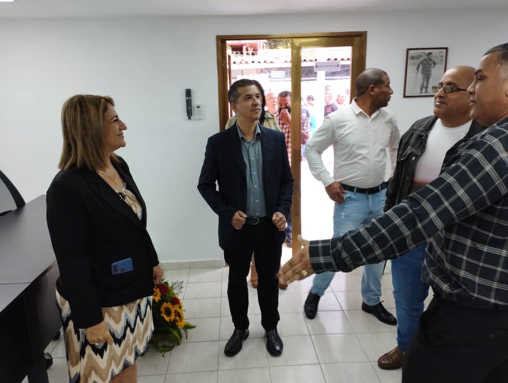 cubacooperaven's tweet photo. La Dra. @TaniaMCruzHdez, Viceministra del @MINSAPCuba; preside la inauguración de la oficina y salón de reuniones de la Vicejefatura Primera de la Misión Médica Cubana en #Venezuela. 

#CubaPorLaVida 💖#MartíVive 💖#CELACEsUnidad #CELAC https://t.co/TJsDy1jT6S