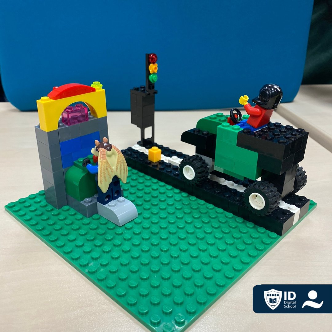 iddigitalschool's tweet photo. El profesor @Pablo_Navazo ha retado a nuestros alumnos de @mastermrktngdigital esta semana con diversos proyectos sobre #Gamification donde tienen que demostrar su creatividad e imaginación. Estos son los proyectos realizado en una de las actividades con #legos 🙌 https://t.co/EJpf1eB9LD