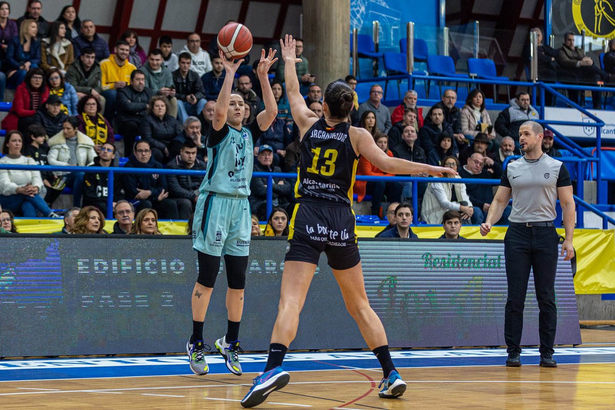 CompeticionFEB's tweet photo. ⛹️‍♀️ MVP #LFEndesa:  ¡Estas han sido las mejores jugadoras de 🇯1⃣8⃣!

1⃣ @Roselis5 - @CBBembibrePDM
2⃣ @AnSalvadores - @valenciabasket
3⃣ @mcanella8 - @FCBbasket_fem
4⃣ @sikakone23 - @cbislascanarias 
5⃣ @melisabrc13 - @CBJairis

🖐 Quinteto ideal ⬇
https://t.co/avxRy46ZgA https://t.co/N7mNVHeekl