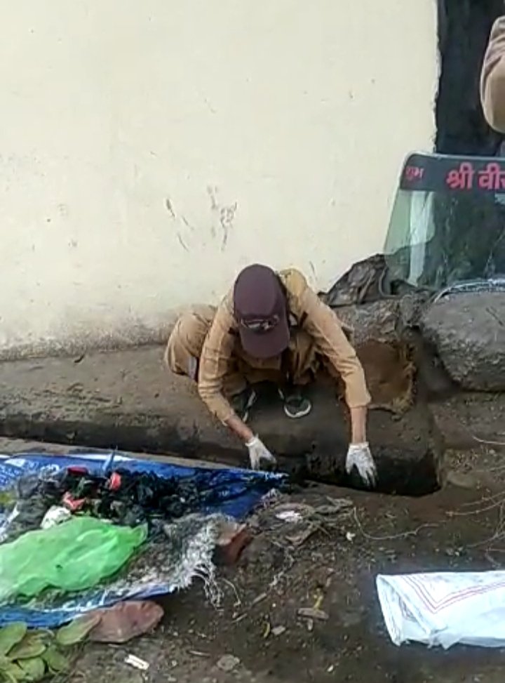 __iMVishal's tweet photo. Today, Dera Sacha Sauda gave the message of cleanliness to the society by running a cleanliness drive across Haryana. This campaign was started by Saint Gurmeet Ram Rahim Ji. Let us also get inspired by them and adopt cleanliness. #GiftOfCleanliness https://t.co/O8YPKXdqjF