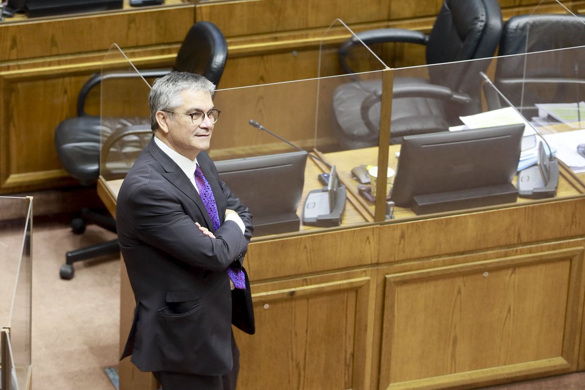 latercera's tweet photo. 🟨#PulsoPM | Mario Marcel ante idea de moneda única regional: “Estamos cómodo teniendo una política fiscal y monetaria propia” https://t.co/hzvHYZKP3F https://t.co/lcmRSCDQfB