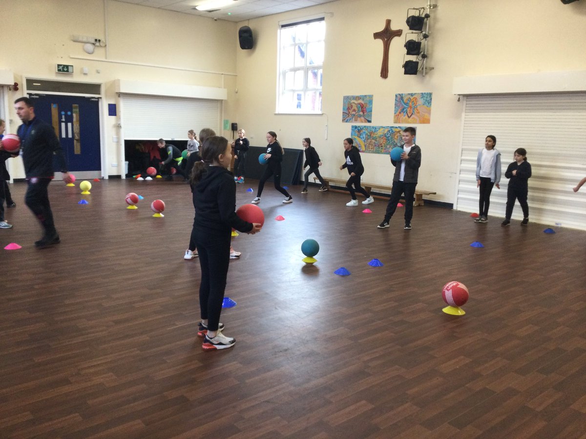 LSTMrsC's tweet photo. Great effort today in our P.E lesson focussing on attacking and defending skills in dodgeball @LSTPEandSport @WiganWarriorsCF https://t.co/hVSUfe4fet
