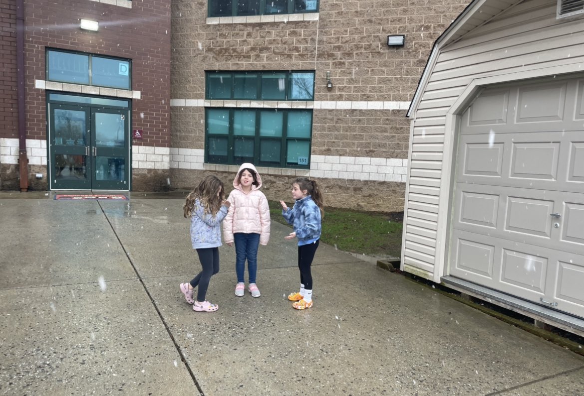 A quick brain break to catch some snowflakes and then back to writing we went! ❄️✍🏼 <a href="/ConcordGV/">Concord Elementary</a>