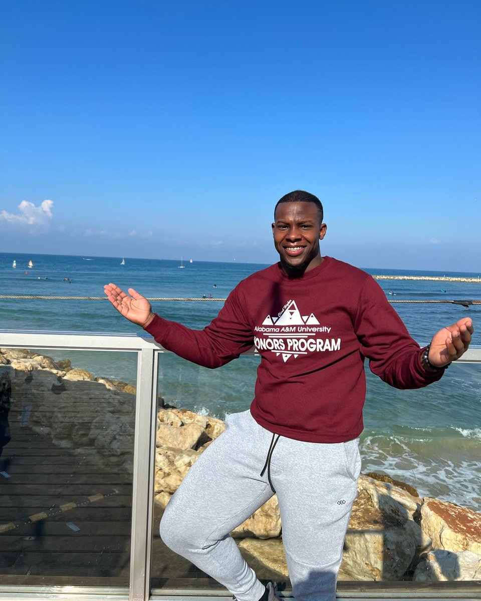 AAMU congratulates Honors Scholars Eja Brown, Tomia Gordon, Ayanna Williams, Jarvis Prewitt and Kennede Boyd. They recently traveled to Israel, Dubai and India representing AAMU and several national academic programs: facebook.com/photo?fbid=141… #aamu #aamualumni