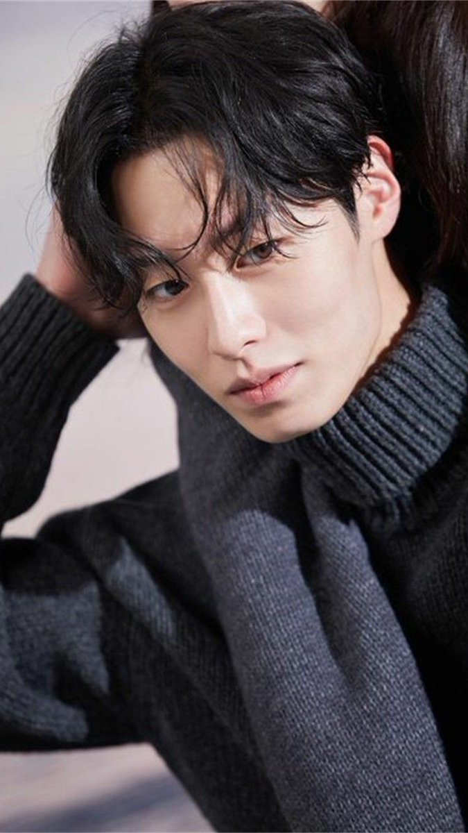 #LeeJaeWook after starring in #AlchemyOfSouls in 2022 and growing in recognition as an acting genius, this year he has been chosen to star in #RoyalLoader, although his character is not yet known, filming will begin this year leaving fans with expectations.