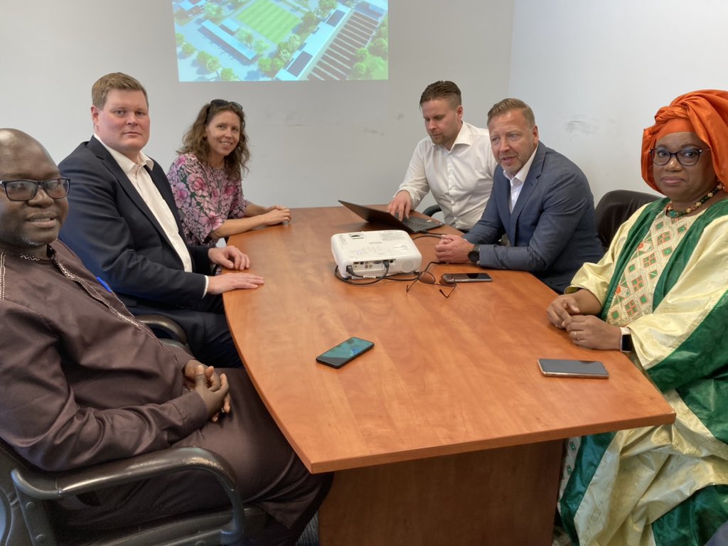 Lapsena kesieni kohokohtia olivat liikuntaleirit Kuortaneen Urheiluopistolla.
Tänään olin mukana kun <a href="/kuortaneOTC/">Kuortane OTC</a>:n <a href="/OPKarjalainen/">Olli-Pekka Karjalainen</a> ja Finnish Chamber for Impact Partnershipsin edustajat keskustelivat #Senegal’in opetusministeriössä #koulutus- ja #urheilu’alan yhteistyöstä 🇫🇮🇸🇳.