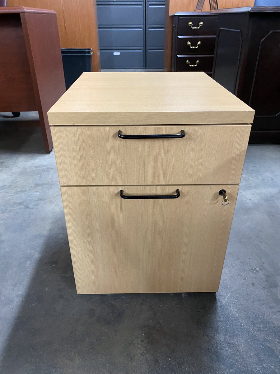 DFSIHOUSTON's tweet image. First office mobile cabinet, commercial grade, heavy duty, laminate in maple finish, working lock with key, dimensions : 16” wide x 19.5” deep x 21.5” height #filecabinets #houstontx