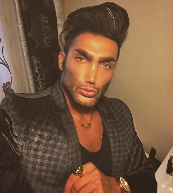 mostlyliterate's tweet image. #loveisland
Tom watching Zara and Olivia fighting