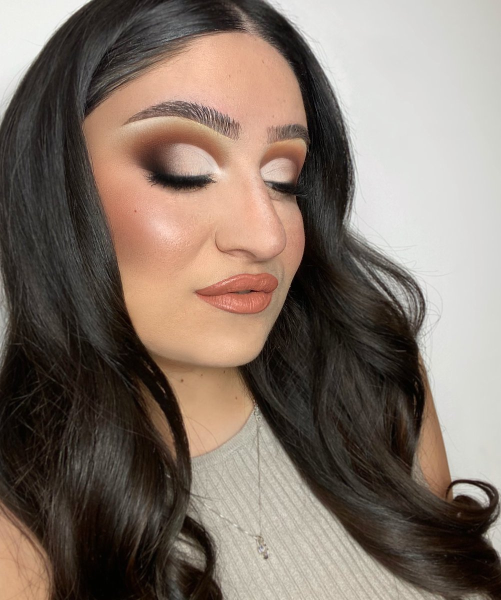 lorenbergman12's tweet photo. 🌻🌻🌻

Primer &amp; concealer @elfcosmetics 
Face @NYXCosmetics 
Bronzer @PFCosmetics 
Blush @BenefitBeauty 
Highlighter @OFRACosmetics 
Eyes @MorpheBrushes 
Lashes @ArdellBeauty 
Lips @MACcosmetics 

#makeup #makeupartist #artist #work #love #photo https://t.co/Em83Mmktq8