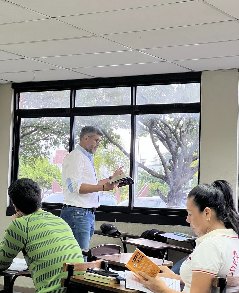 manuelferreiraG's tweet photo. Con gran orgullo, celebro el vigésimo octavo aniversario del Núcleo Oriente de nuestra Universidad Santa María. Es un honor para mí haber cursado en esta casa de estudios y ser profesor desde hace varios años en la escuela de Derecho. ¡Larga vida a nuestra alma mater! #USMOriente https://t.co/KfizZeOqns