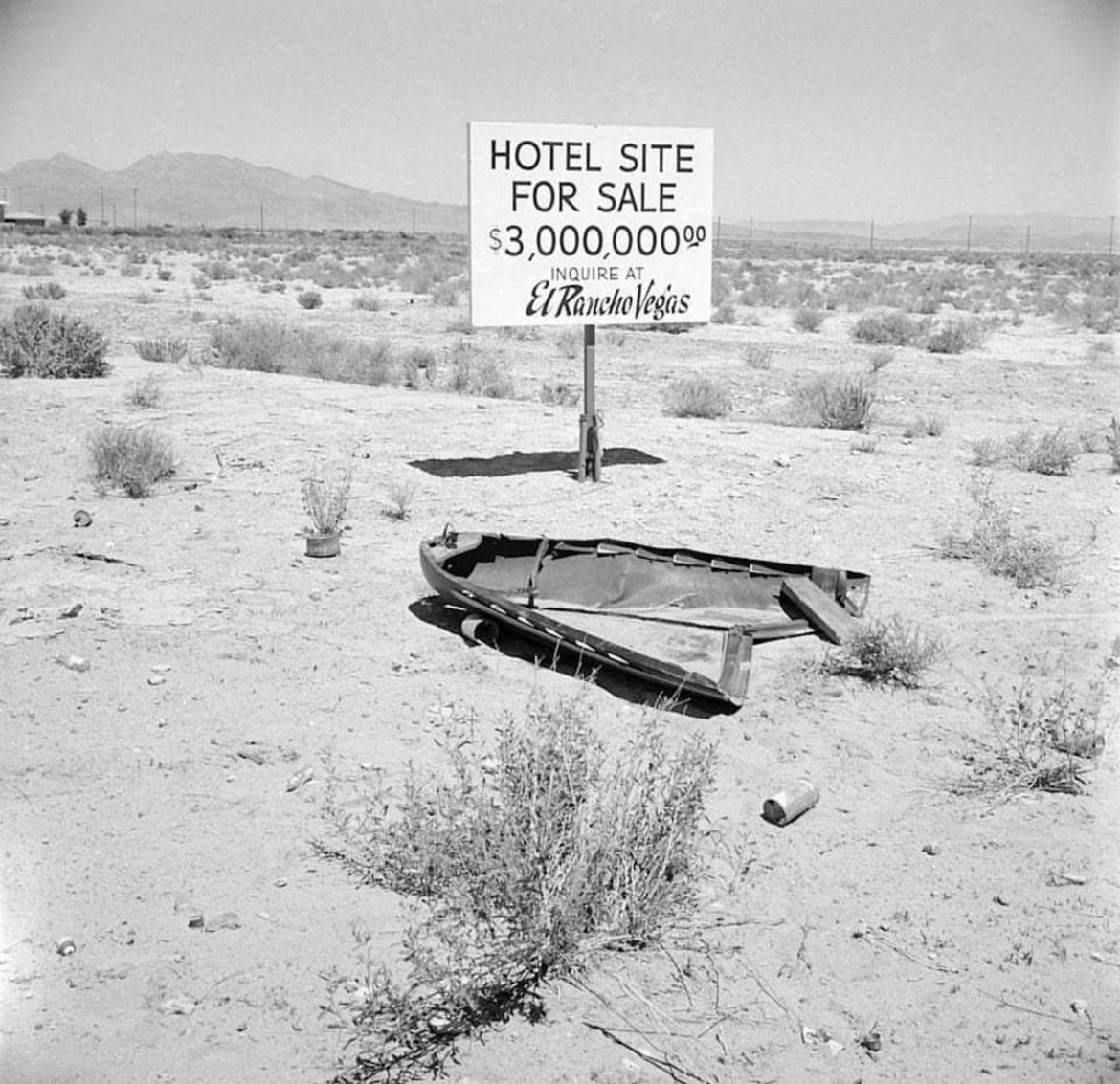historyinmemes's tweet photo. What is now the fully developed Las
Vegas strip, 1952 https://t.co/yF5s1P7d5N