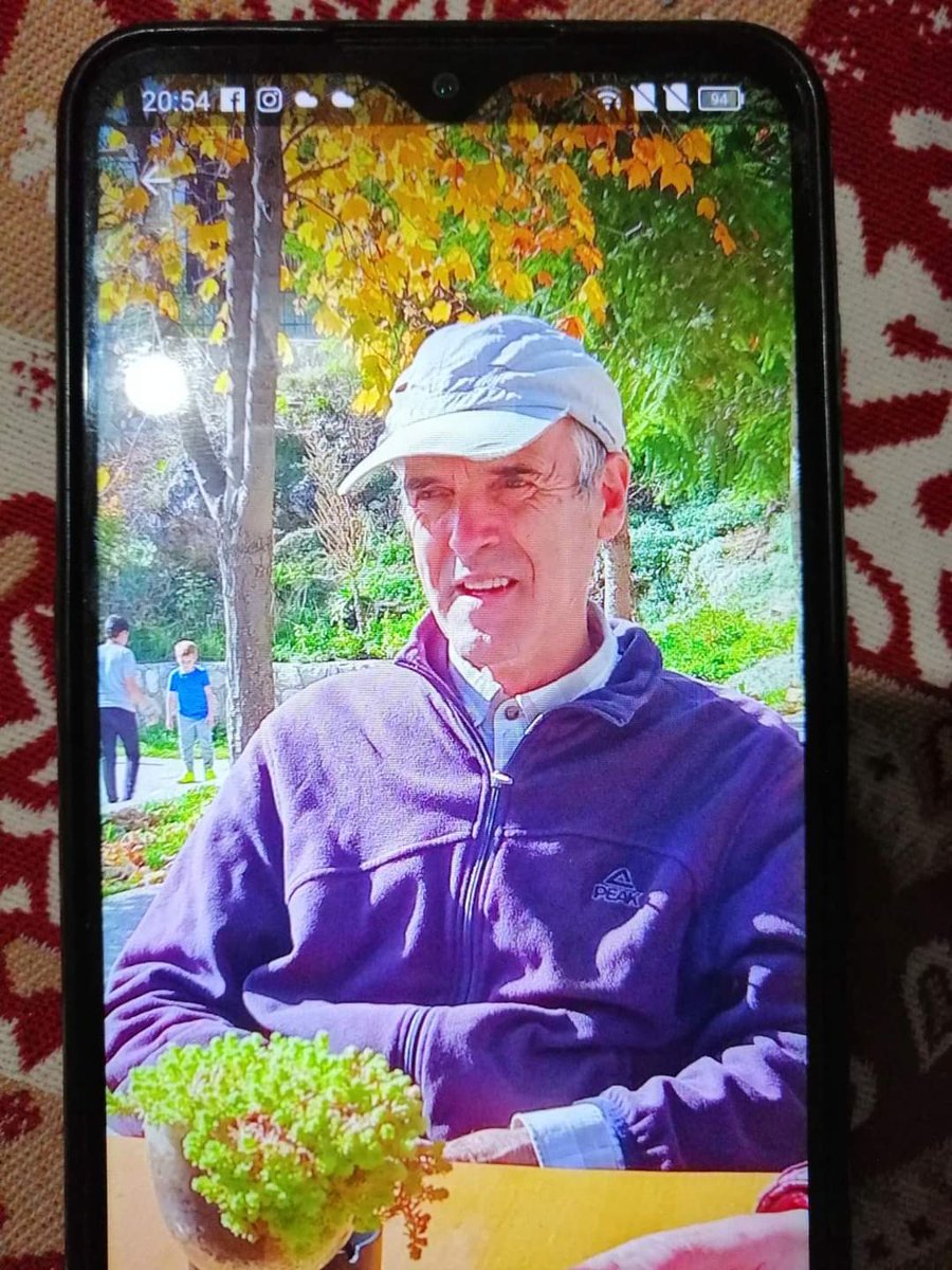 РТ
ИСЧЕЗНАТ е Косто Граоркоски во реонот на Долно Нерези, Карпош 4, Влае и Тафталиџе. Излезен е од дома околу 17:30 часот со зеленкаста јакна како на сликата. Ве молиме, доколку го забележите јавете се на следните броеви: 070357486, 071264348, 071294966, 070891278