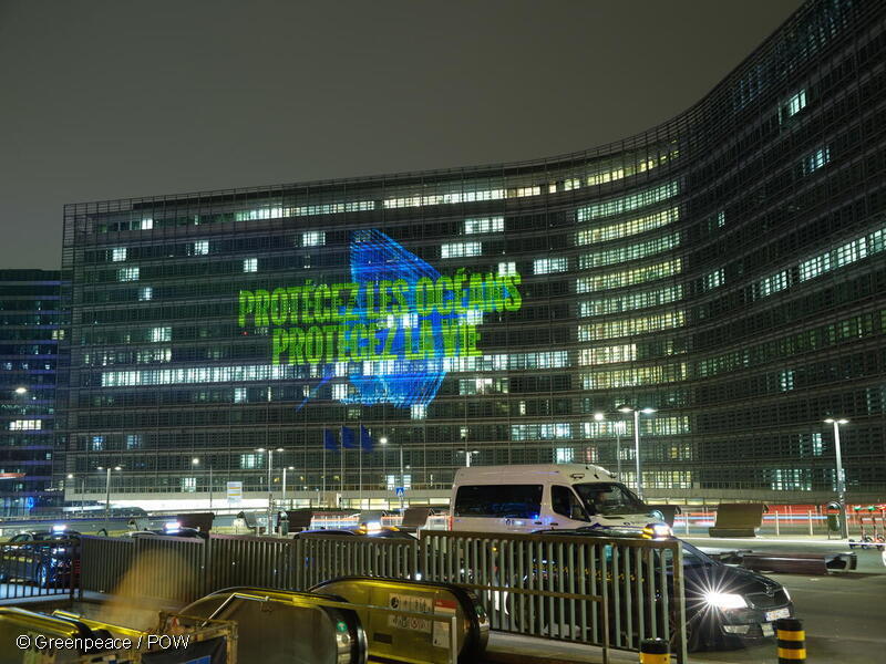 GreenpeaceEU's tweet photo. No more empty promises!

Activists project messages onto EU Commission headquarters in Brussels, one month before UN talks for a Global Ocean Treaty

Full protection for at least 30% of oceans by 2030!

To protect life, protect the oceans

#IGC5 #BBNJ #30x30 #HighSeasTreaty https://t.co/91I4hkQriu