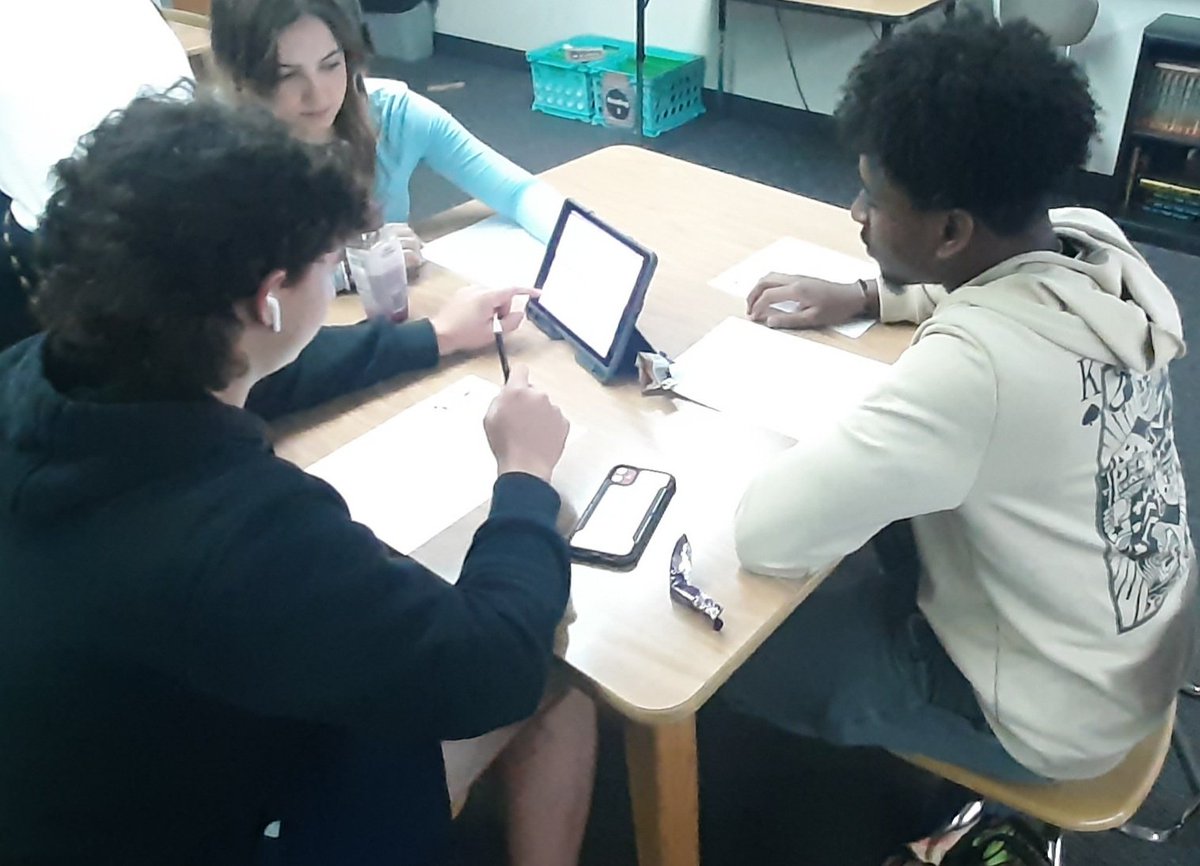 Today Reading 3 students participated in an Escape Room to build background knowledge before beginning a new unit.
#readingstrategies #readingengagement #backgroundknowledge #englishlanguagearts #Englishclassroom #onehurricane