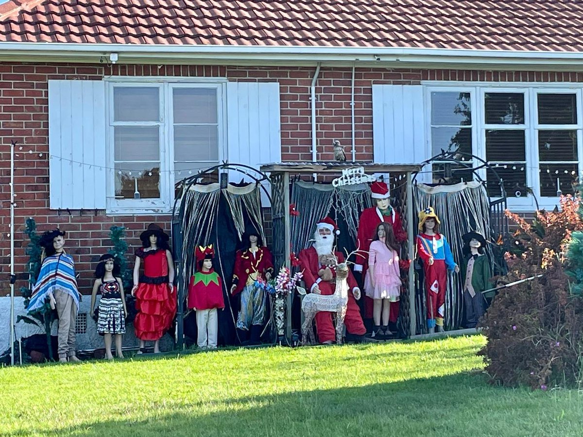 Tim_McCready's tweet photo. In a quiet Avondale street, the elderly owner of this house decorates his garden for the holidays. It's a quiet street so I reckon he needs more recognition for his efforts.

Below: Matariki, Diwali, Christmas, and Chinese New Year which has just gone live (spot the rabbit!) https://t.co/eQB6wBwBDE