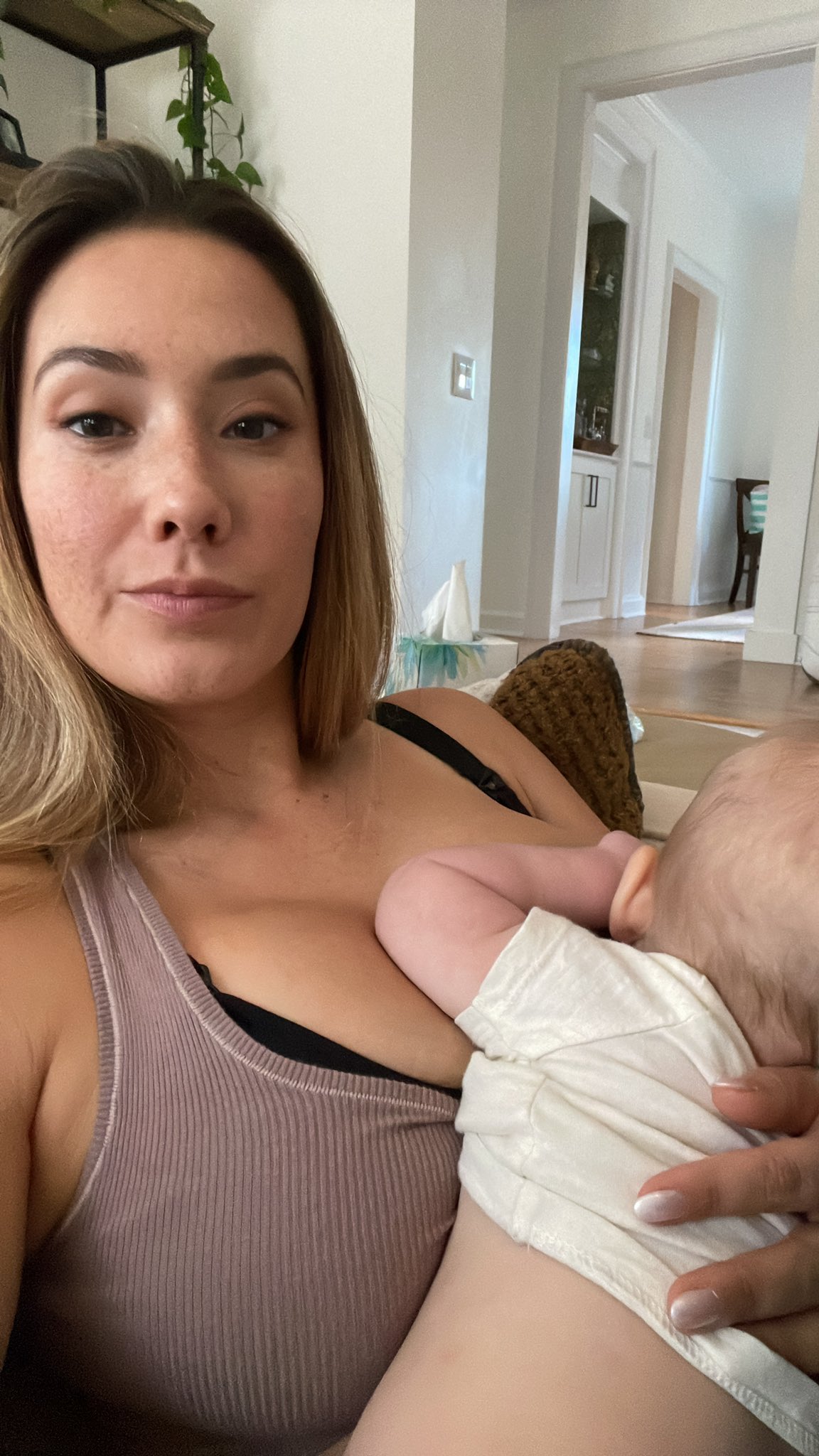 Eva Lovia® on X: @ask_aubry Nothing natural happening over here  t.coeuVbXepGbi  X