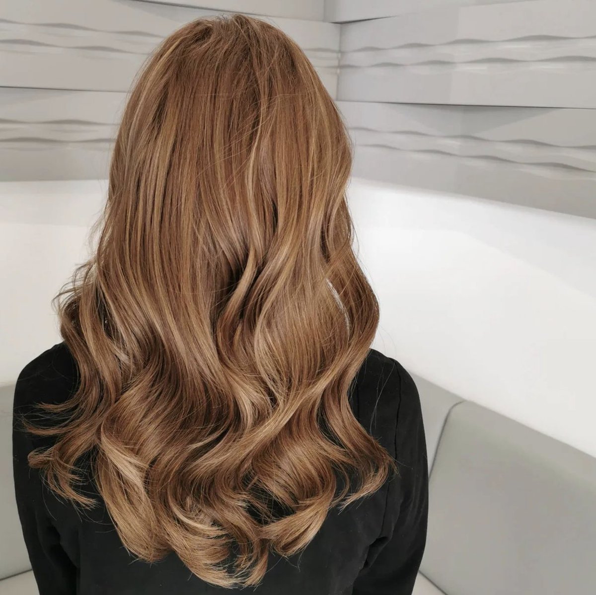 JakataSalon's tweet image. Neutral and Natural by Matt 🤍🤎

Hayley has been on a health hair journey which gave Matt a lovely natural base to work with.  For her wedding we she wanted to add length and thickness so he added not one but two packs of Beauty Works Online #nanoextensions