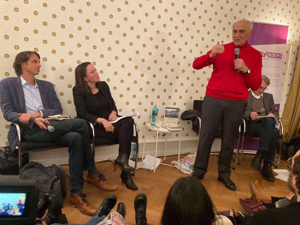 esuplicy's tweet photo. com Prof. Dr. Jonas Wolff, com a mediação da Diretora do Centro de Pesquisa de Ordens Normativas da @HSFK_PRIF, Rebecca C. Schmidt. Não há barreira de idioma quando todas e todos buscam a troca de ideias como fonte de inspiração. https://t.co/GO1qZsMWM2