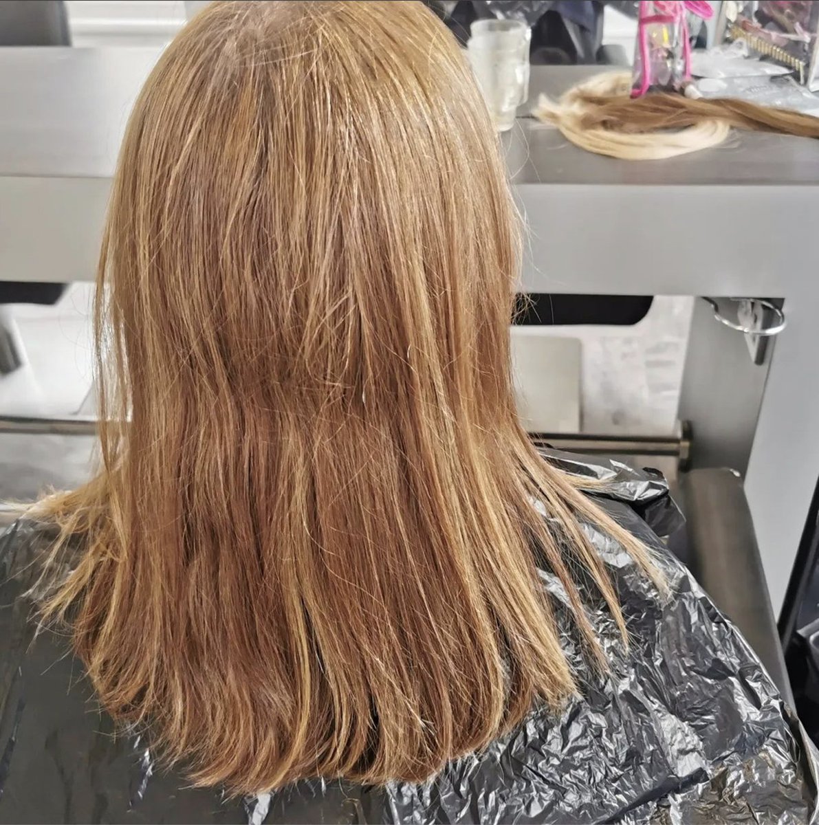 JakataSalon's tweet image. Neutral and Natural by Matt 🤍🤎

Hayley has been on a health hair journey which gave Matt a lovely natural base to work with.  For her wedding we she wanted to add length and thickness so he added not one but two packs of Beauty Works Online #nanoextensions