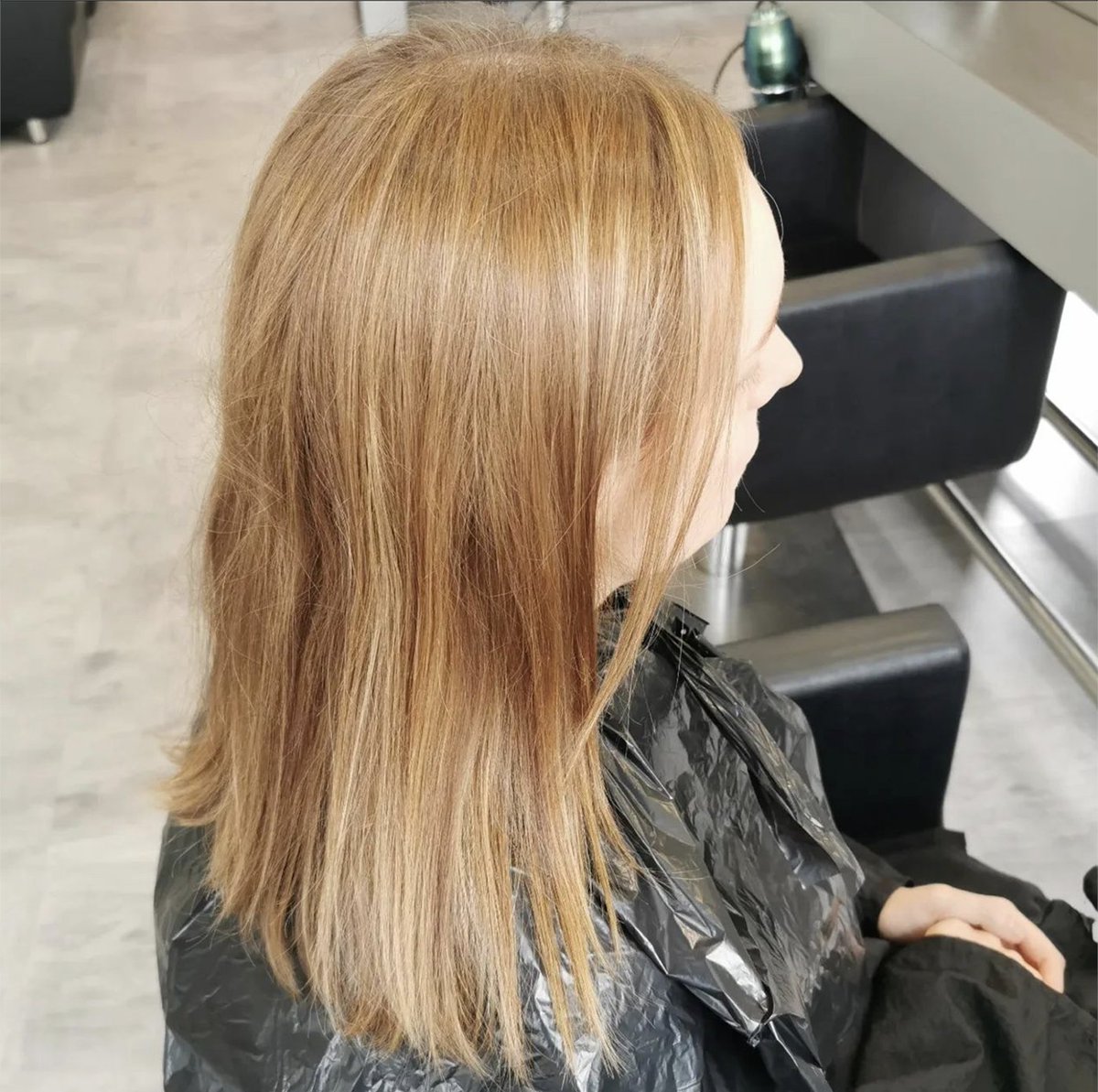 JakataSalon's tweet image. Neutral and Natural by Matt 🤍🤎

Hayley has been on a health hair journey which gave Matt a lovely natural base to work with.  For her wedding we she wanted to add length and thickness so he added not one but two packs of Beauty Works Online #nanoextensions