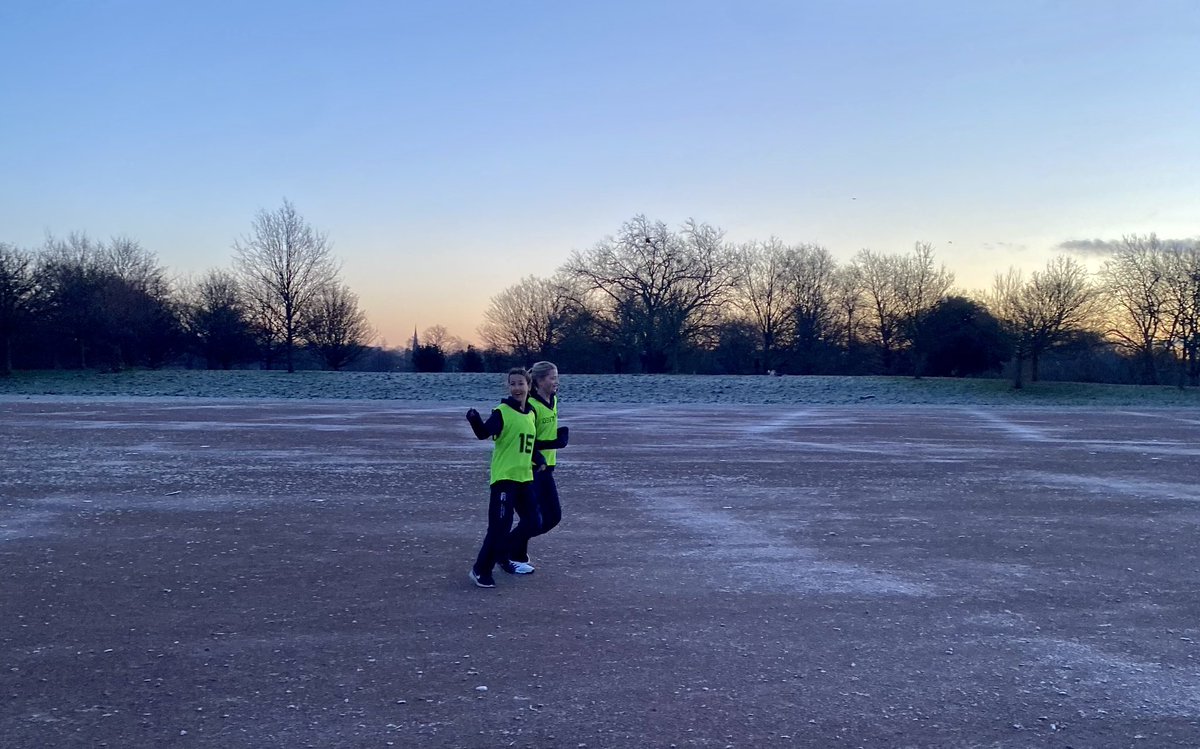 thomassclapham's tweet photo. Our runners haven’t been put off by the frosty mornings! https://t.co/ZtcUqUHqDc