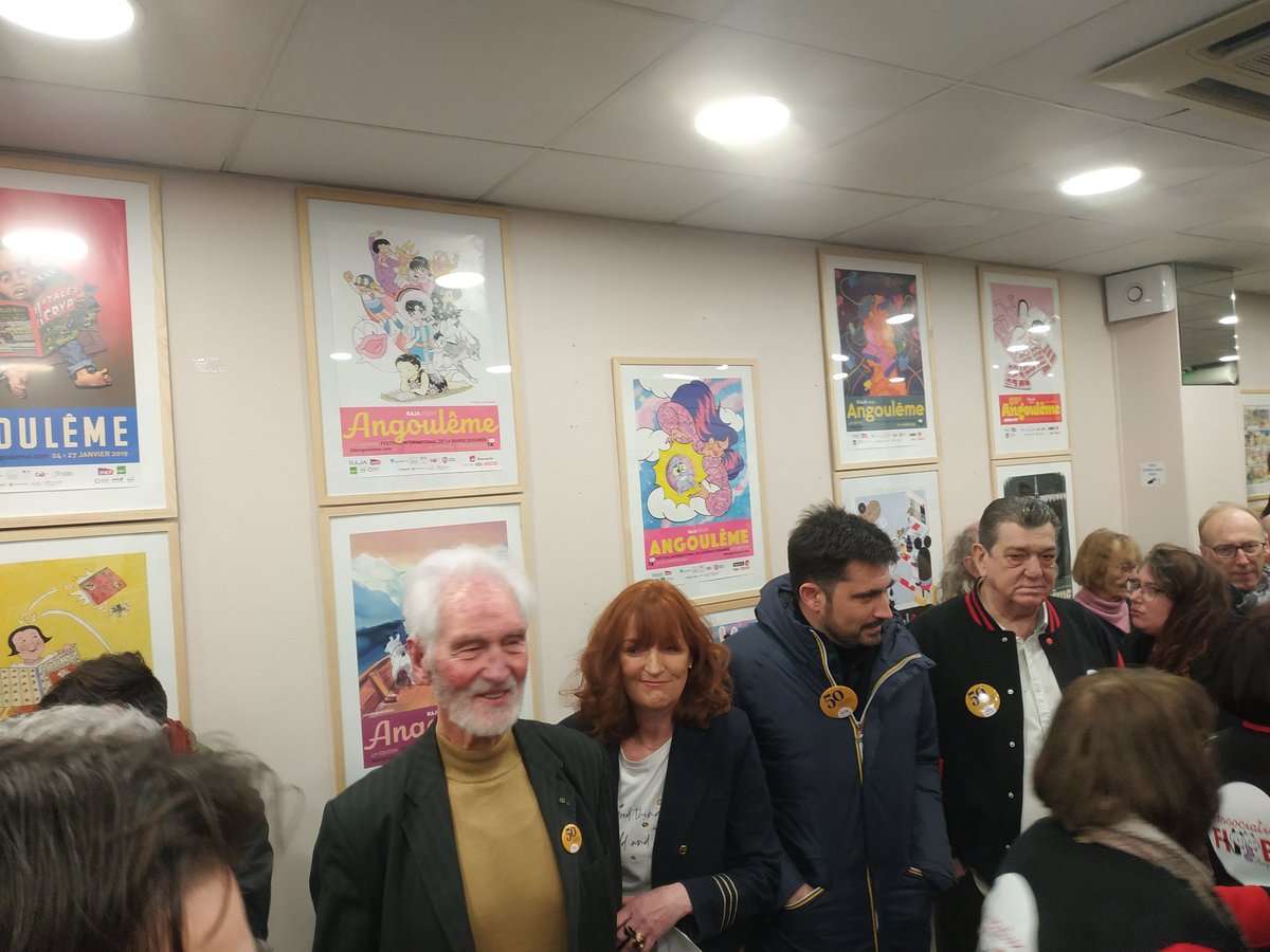 FIBDASSO's tweet photo. En préambule au #FIBD2023 50eme, inauguration du #Le18, local éphémère du @FIBDASSO : convivialité, concours, expositions #BD
Ouverture par la présidente @delphinegroux16 et @xavierbonnefont , maire d' @villeangouleme https://t.co/34MiRn27yj