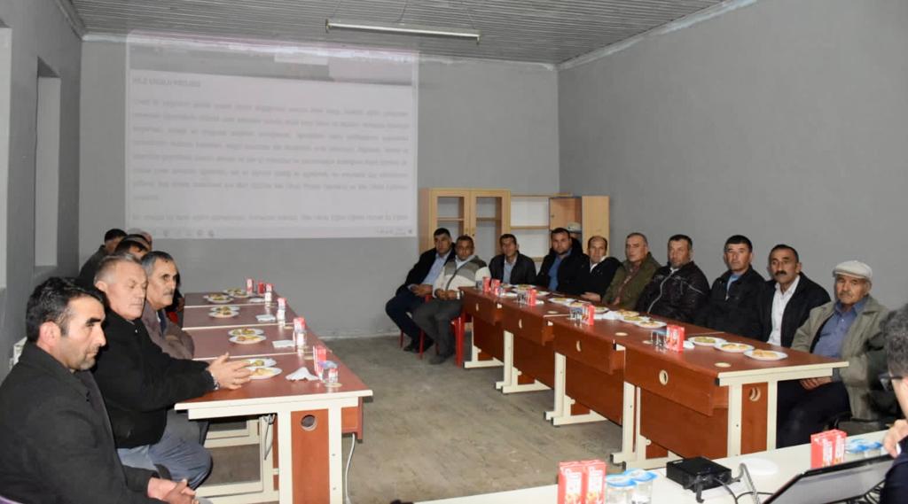 koprubasi45's tweet photo. Kaymakamımız Sayın Görkem NALÇACI, İlçe Millî Eğitim Müdürü Mustafa KANMAZ, Kıranşeyh Mahallesi Muhtarı Turgay AYAZ ve mahalle halkı ile beraber Kıranşeyh Mahallesi’ ndeki Köy Yaşam Merkezinde Aile Okulu Projesi tanıtım etkinliğine katıldı.+++ https://t.co/6DS0rihnjI
