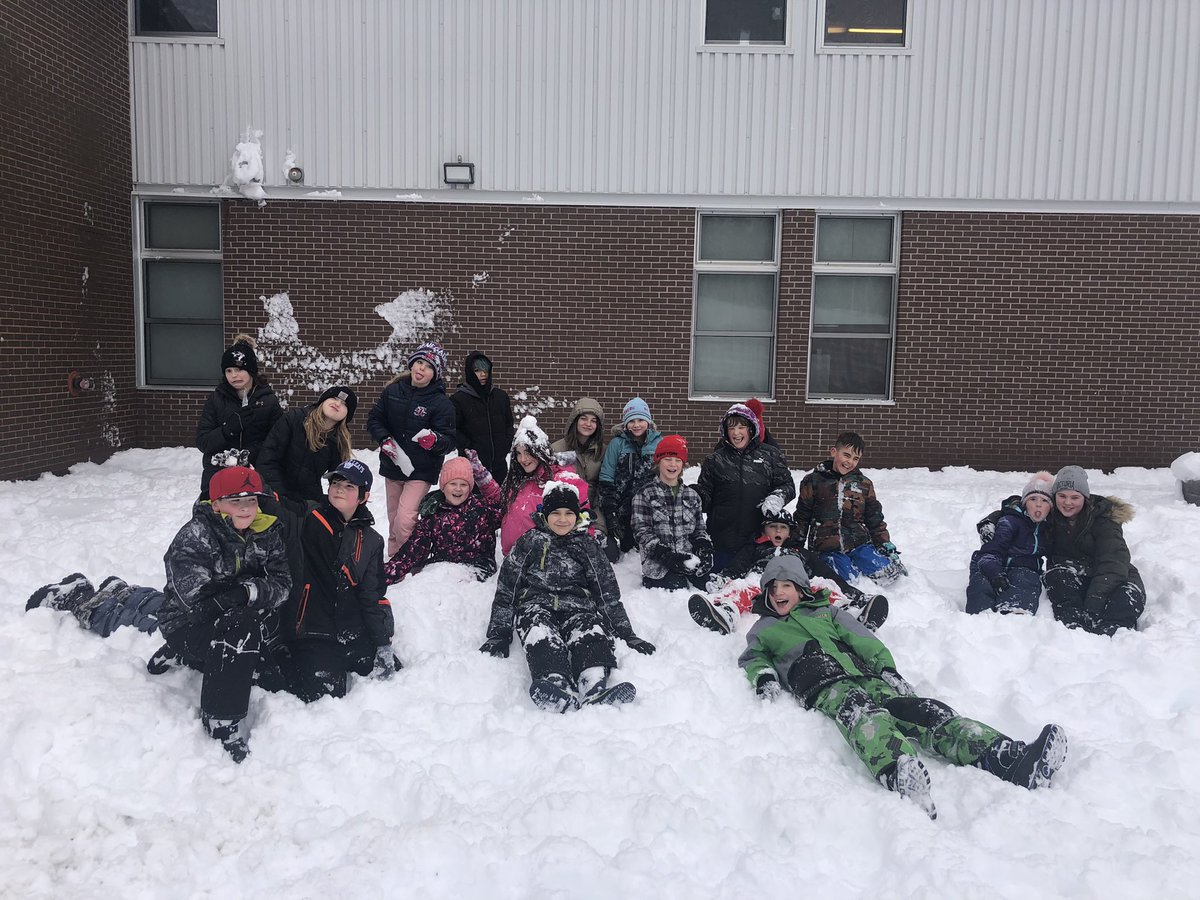 PowersGr5's tweet photo. Look at those faces and tell me they weren’t excited to be out in the snow first thing this morning!!! #funmatters #relationshipsmatter #getoutside #classcluture @pe_uge @UGEABC @SISNLESD @NLESDCA https://t.co/XdAUFmRCrJ