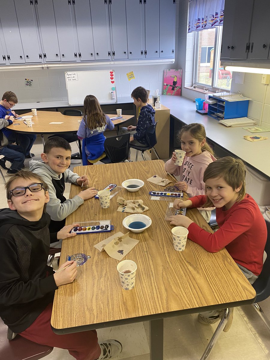 PutnamWVSchools's tweet photo. Conner Street Elementary celebrates their second nine weeks AR Goal Achievement with a special rewards party! Cocoa &amp; Crafts! W2G #CSELeaders! ❤️📚🍫 #PositivelyPUTNAM #PutnamProud https://t.co/gwuXm3GIJ1
