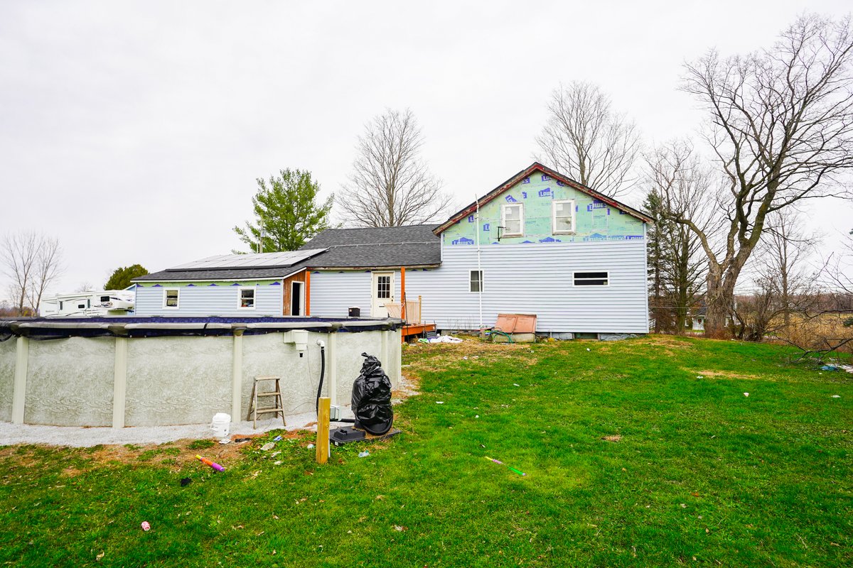 StrongWillVT's tweet image. Vermont farmhouse situated on 1+ acre parcel. This 5-bedroom home will allow space for all! Enjoy the peace of town living while being just minutes from amenities!

View More Info: ow.ly/6mhw50LYSCI

#vermontrealestate #vt #vtlife #vermonting #vermonthomesforsale  #swre