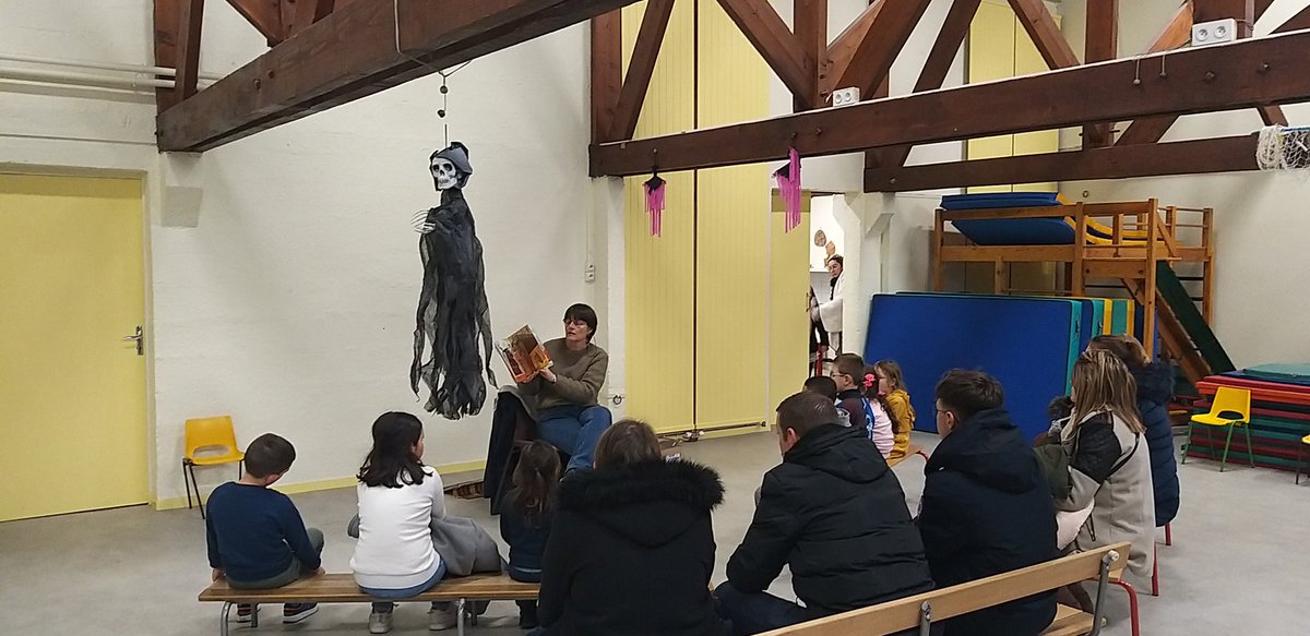 ecole_rai's tweet photo. Nuit de la lecture édition 2023. De nombreux parents ont répondu présent malgré 2 ans d'interruption. Un beau moment de partage autour des livres. https://t.co/p0VUUufNaP