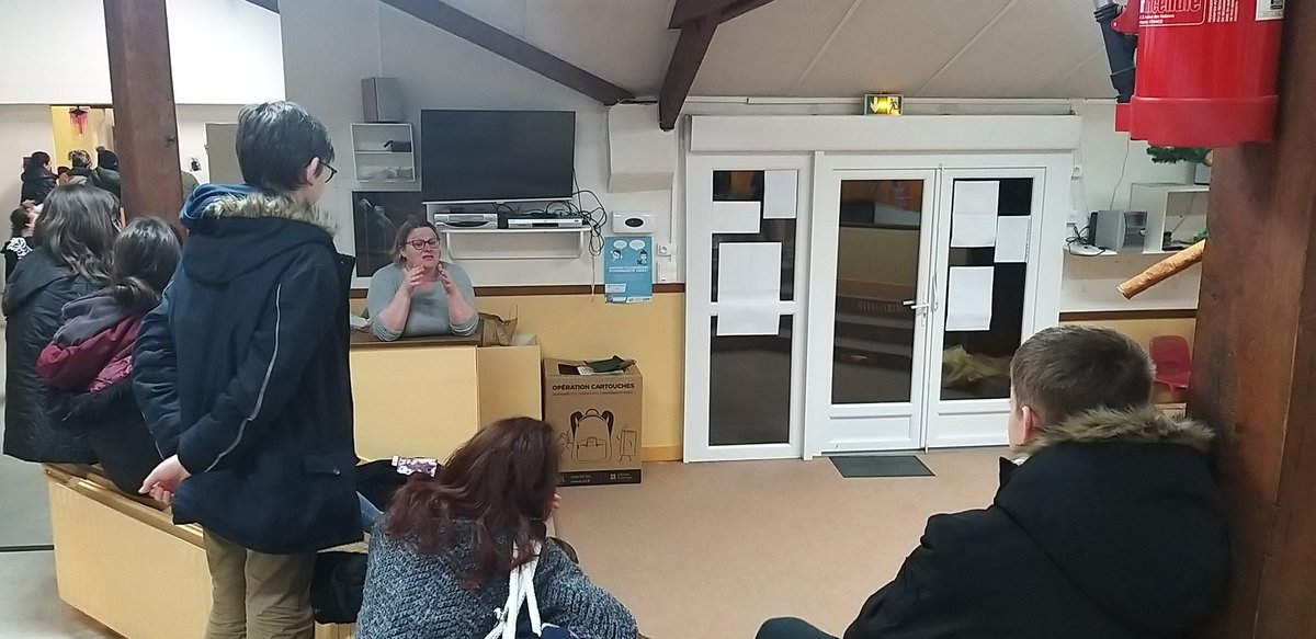 ecole_rai's tweet photo. Nuit de la lecture édition 2023. De nombreux parents ont répondu présent malgré 2 ans d'interruption. Un beau moment de partage autour des livres. https://t.co/p0VUUufNaP