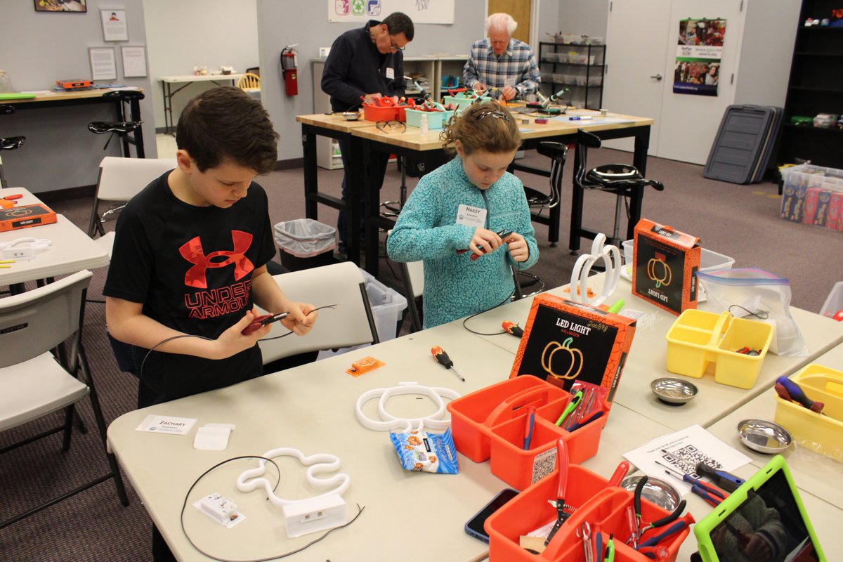 replayforkids's tweet image. Photos from our workshop this weekend with folks from @jewishcleveland! Snowy weather wouldn&apos;t stop these volunteers!